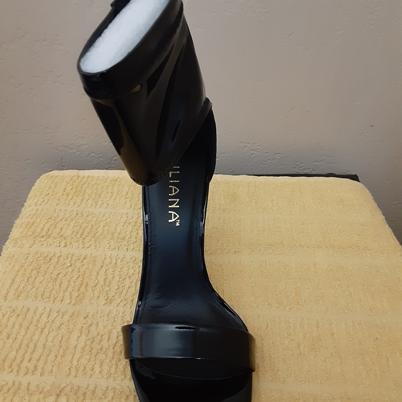 Women shoes - Picture 2 of 2